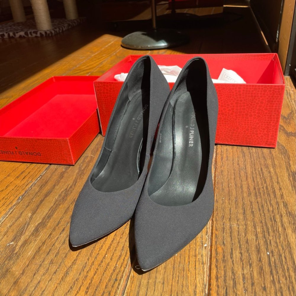 Donald J Pliner Brave-D Black Crepe Elastic Heels 8.5